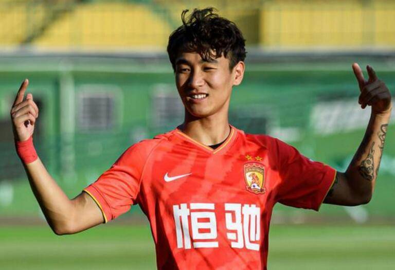 AYX中国官网-关于转折点！费耶诺德调整名单，中超今晨攻防权衡，信心回归，赛季目标并未改变的信息